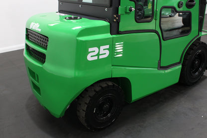 giraffe FD25 Premium  | Full Cab Diesel Counterbalance  | 4-Wheel Forklift