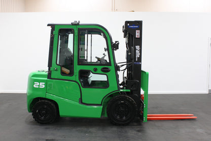 giraffe FD25 Premium  | Full Cab Diesel Counterbalance  | 4-Wheel Forklift