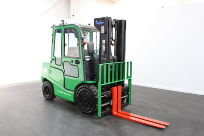 giraffe FD30 Premium Plus Adv Safety  | Full Cab Diesel Counterbalance  | 4-Wheel Forklift