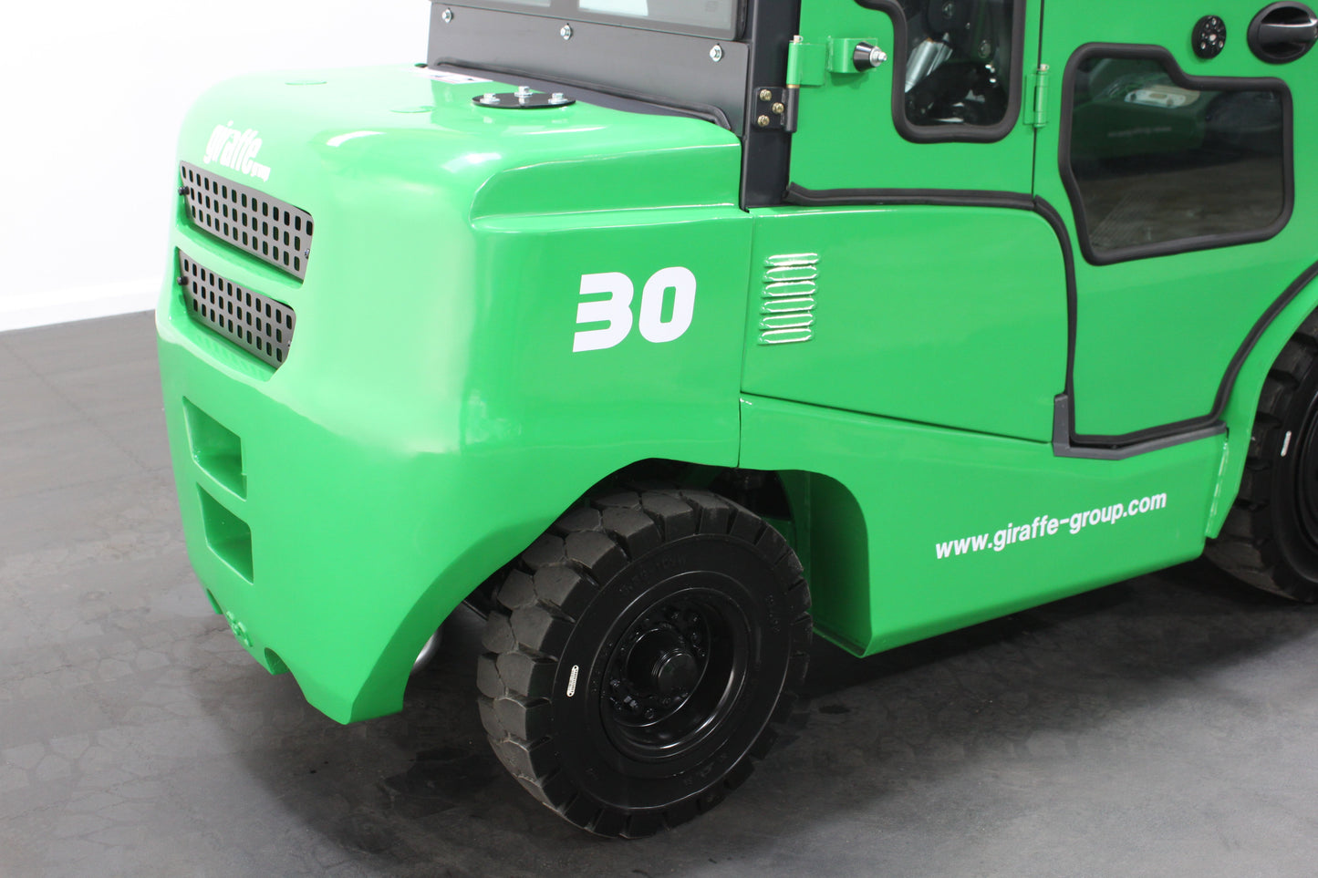 giraffe FD30 Premium Plus Adv Safety  | Full Cab Diesel Counterbalance  | 4-Wheel Forklift