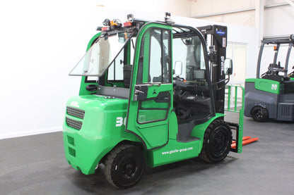 giraffe FD30 Premium Plus Adv Safety  | Full Cab Diesel Counterbalance  | 4-Wheel Forklift