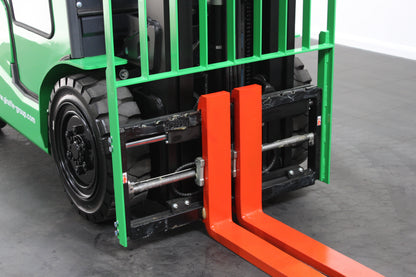 giraffe FD30 Premium Plus Adv Safety  | Full Cab Diesel Counterbalance  | 4-Wheel Forklift