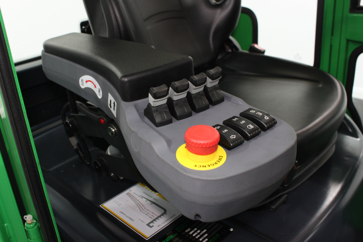 giraffe FD25 Premium Plus Advanced Pedestrian Safety | Full Cab Diesel Counterbalance | 4-Wheel Forklift