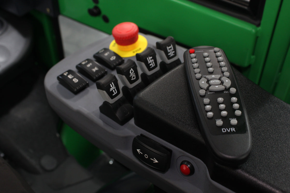 giraffe FD25 Premium Plus Advanced Pedestrian Safety | Full Cab Diesel Counterbalance | 4-Wheel Forklift