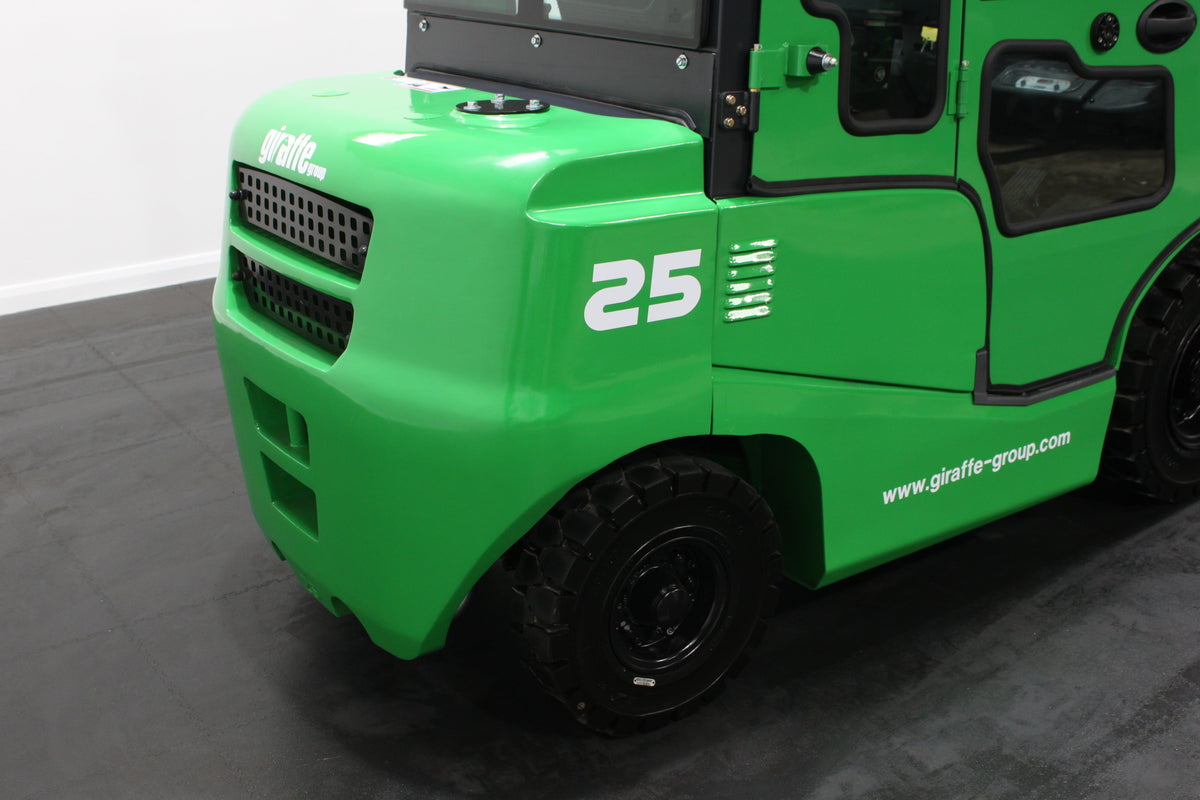 giraffe FD25 Premium Plus Advanced Pedestrian Safety | Full Cab Diesel Counterbalance | 4-Wheel Forklift
