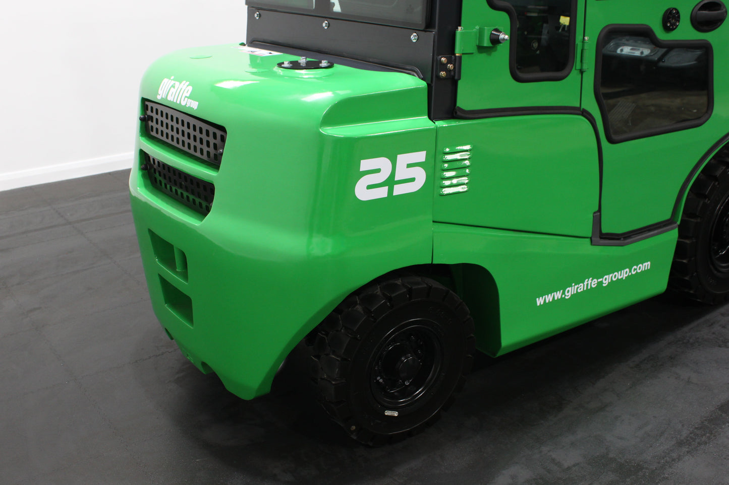 giraffe FD25 Premium Plus Advanced Pedestrian Safety | Full Cab Diesel Counterbalance | 4-Wheel Forklift