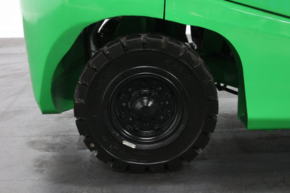 giraffe FD25 Premium Plus Advanced Pedestrian Safety | Full Cab Diesel Counterbalance | 4-Wheel Forklift