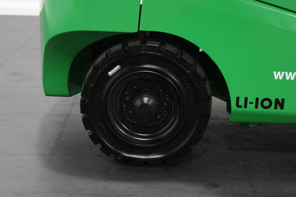 giraffe GBL25- Full Cab Lithium Electric Counterbalance Giraffe Green 115v/174Ah Lithium Powered Unit