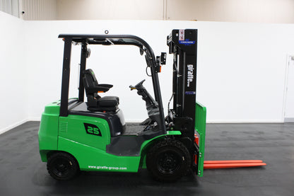 giraffe GBL25 2.5T Lithium Electric 4-Wheel Forklift | Fast Charging, Zero Emissions
