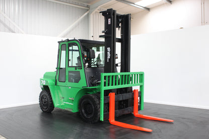 giraffe GBL70 | Full Cab Lithium Electric Counterbalance  | 4-Wheel Forklift