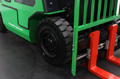 giraffe FD50 Premium| Full Cab Diesel Counterbalance | 4-Wheel Forklift