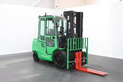 giraffe GBL40 Premium Plus Advanced Pedestrian Safety | Full Cab Lithium Electric Counterbalance  | 4-Wheel Forklift