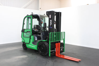 giraffe GBL40 Premium Plus Advanced Pedestrian Safety | Full Cab Lithium Electric Counterbalance  | 4-Wheel Forklift