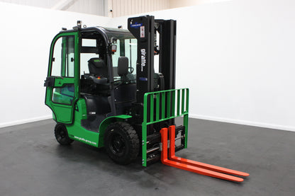 giraffe GBL25 Premium Plus ADV Safety | Full Cab Lithium Electric Counterbalance | 4-Wheel Forklift