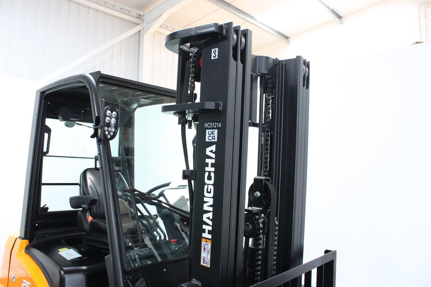 Hangcha XE425T 2.5T | Semi Cab Lithium Counterbalance | 4-Wheel Forklift