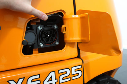 Hangcha XE425T 2.5T | Semi Cab Lithium Counterbalance | 4-Wheel Forklift