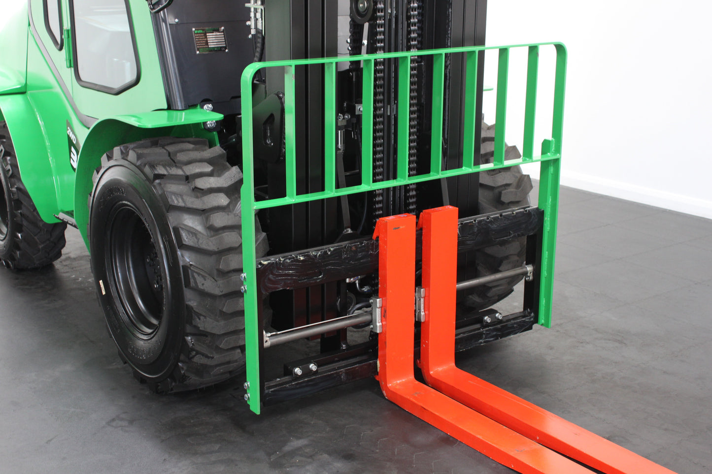 giraffe CPCD35-2WD - Full cab - Rough terrain forklift