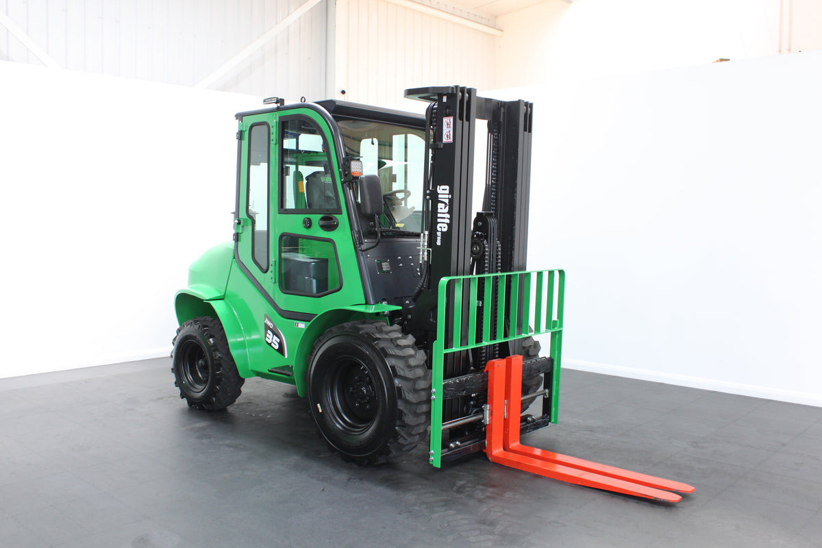 giraffe CPCD35-2WD - Full cab - Rough terrain forklift