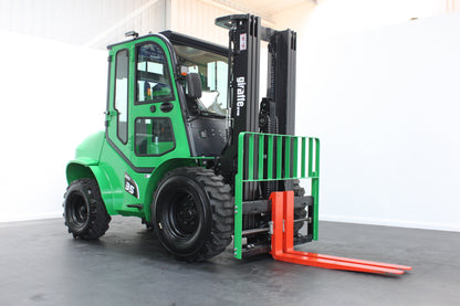 giraffe CPCD35-2WD - Full cab - Rough terrain forklift