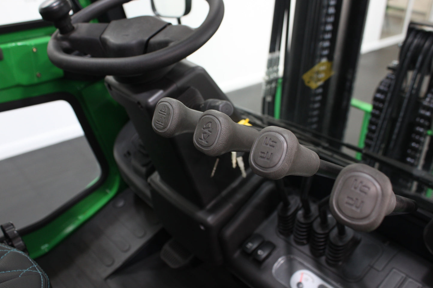 giraffe CPCD35-4WD - Full cab - Rough terrain forklift