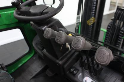 giraffe CPCD35-2WD - Full cab - Rough terrain forklift