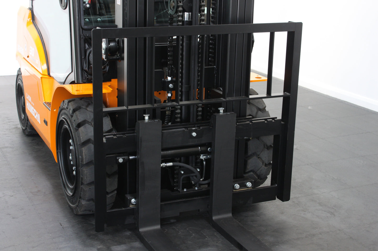 Hangcha XE430T 3.0T | Full Cab Lithium Counterbalance | 4-Wheel Forklift