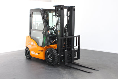 Hangcha XE425T 2.5T | Full Cab Lithium Counterbalance | 4-Wheel Forklift
