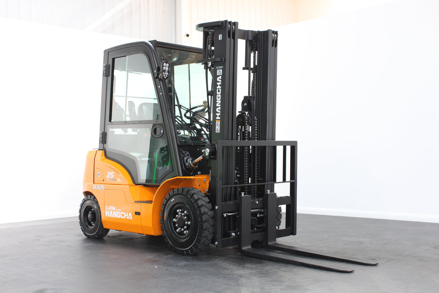 Hangcha XE425T 2.5T | Full Cab Lithium Counterbalance | 4-Wheel Forklift