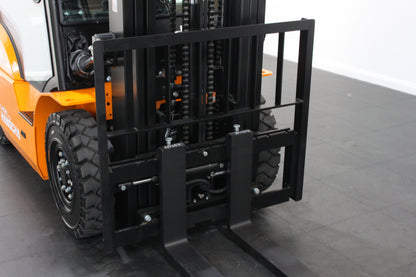 Hangcha XE425T 2.5T Long Range  | Full Cab Lithium Counterbalance | 4-Wheel Forklift