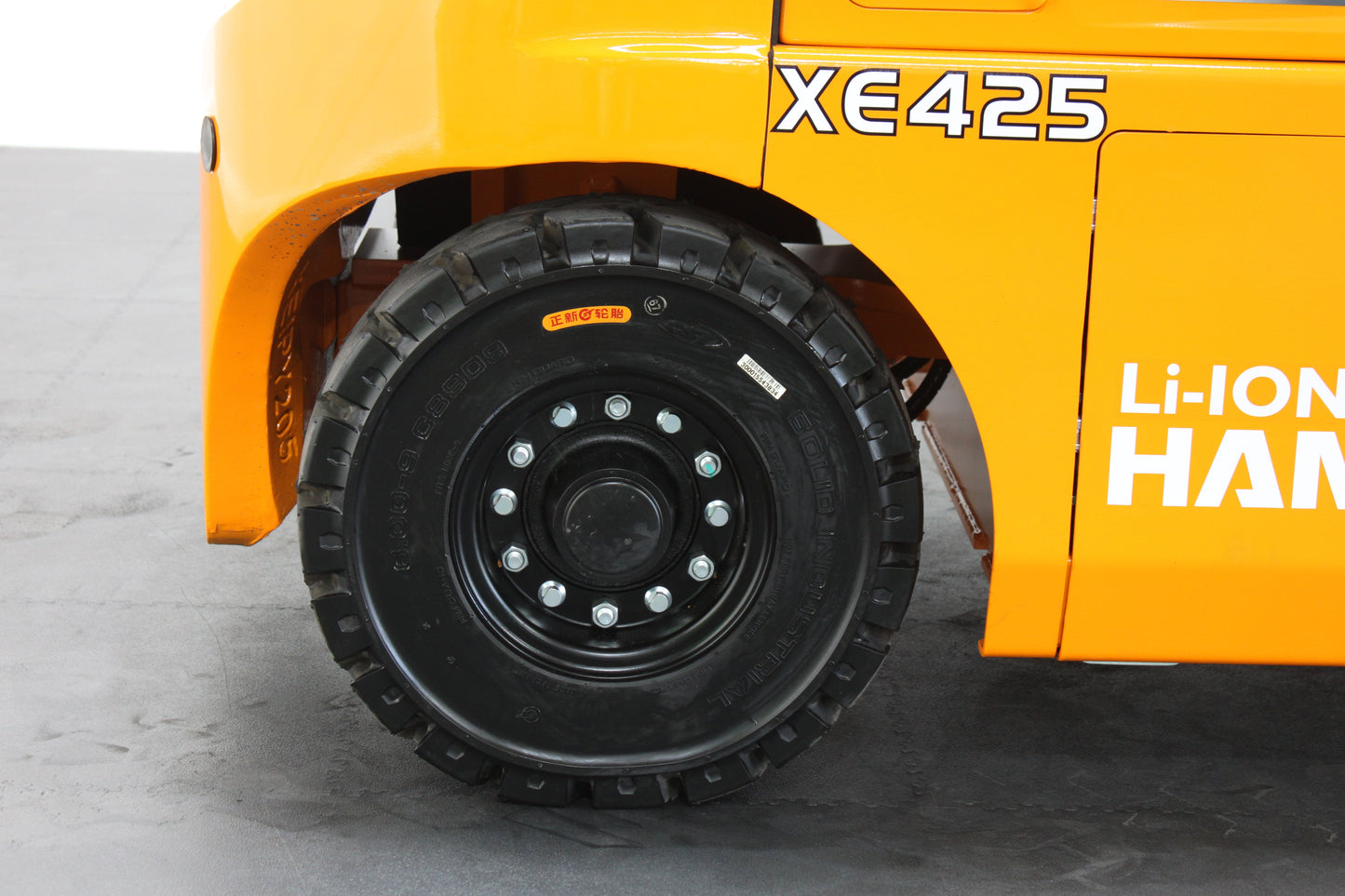 Hangcha XE425T 2.5T Long Range  | Full Cab Lithium Counterbalance | 4-Wheel Forklift