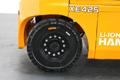 Hangcha XE425T 2.5T Long Range  | Full Cab Lithium Counterbalance | 4-Wheel Forklift