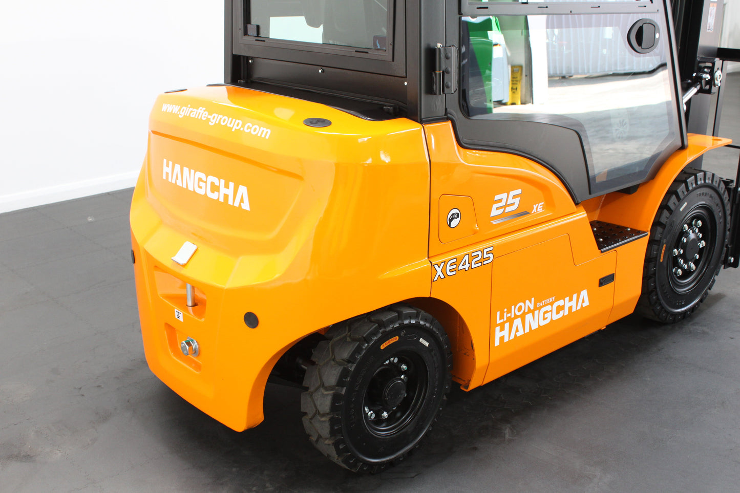 Hangcha XE425T 2.5T Long Range  | Full Cab Lithium Counterbalance | 4-Wheel Forklift
