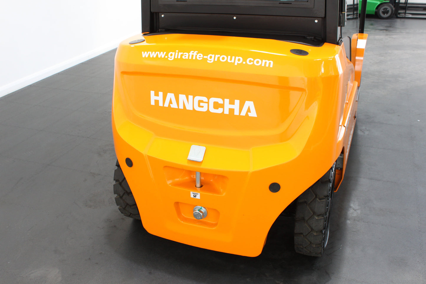 Hangcha XE425T 2.5T Long Range  | Full Cab Lithium Counterbalance | 4-Wheel Forklift