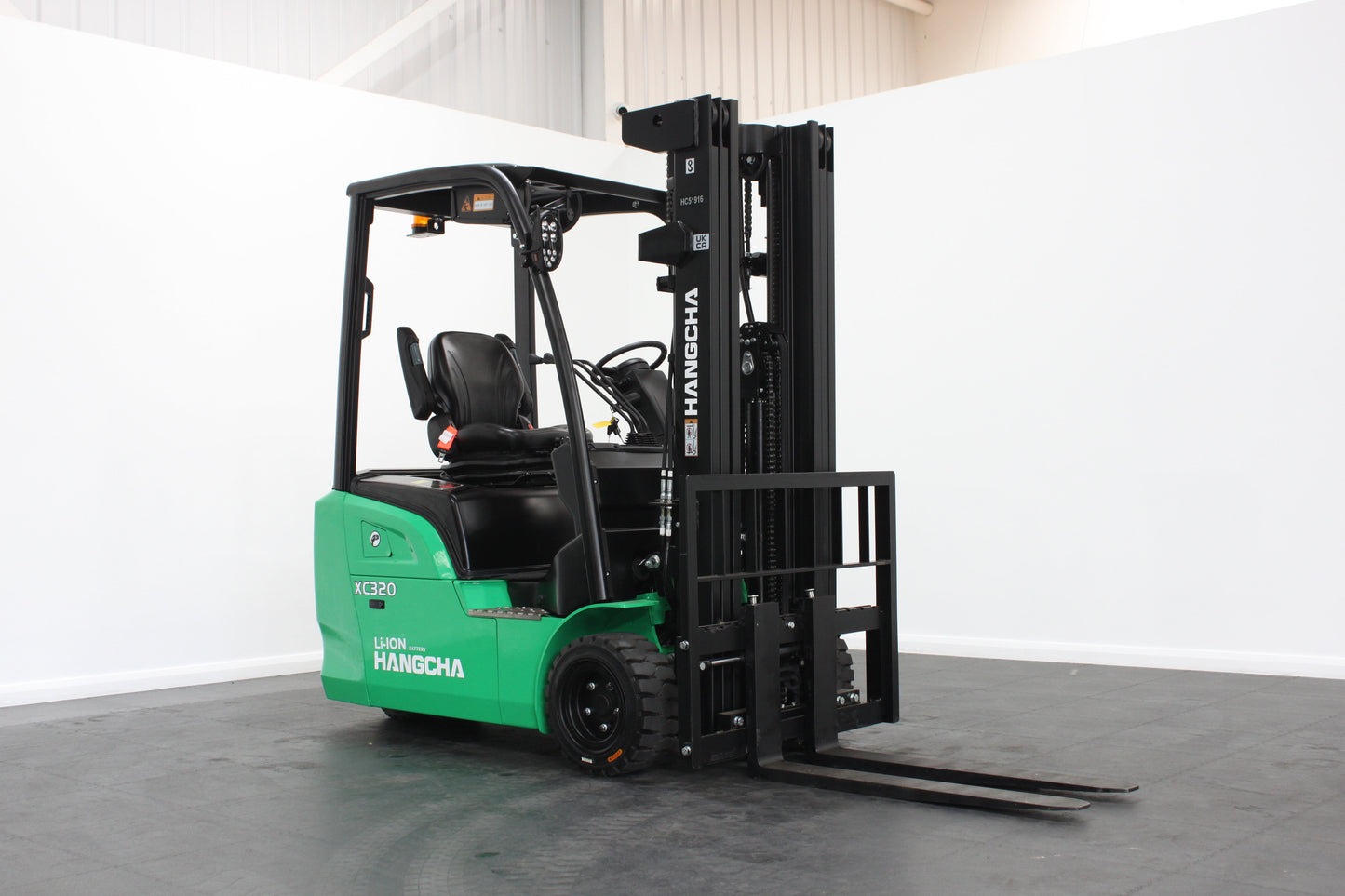 Hangcha XC320 2.0T | Half Cab Lithium Counterbalance | 3-Wheel Forklift