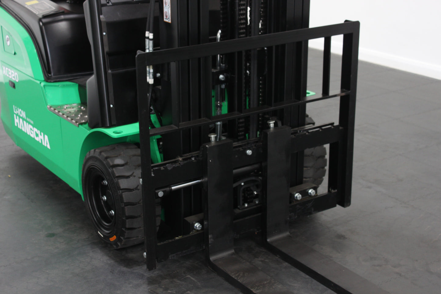 Hangcha XC320 2.0T | Half Cab Lithium Counterbalance | 3-Wheel Forklift