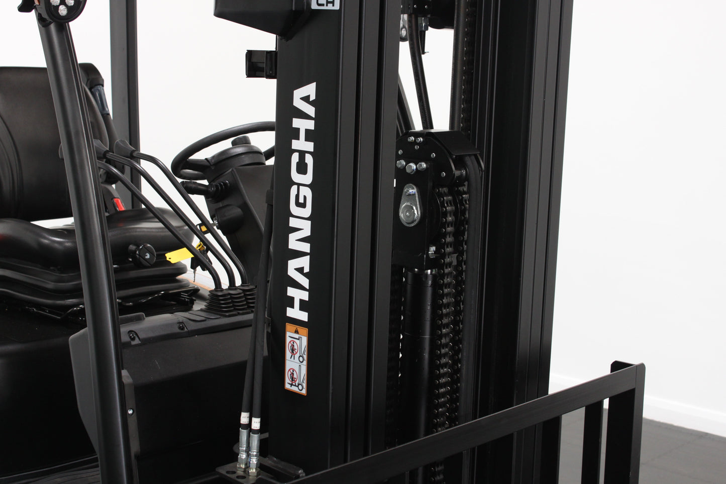 Hangcha XC320 2.0T | Half Cab Lithium Counterbalance | 3-Wheel Forklift