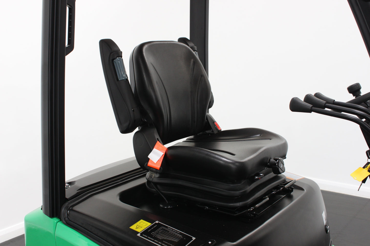 Hangcha XC320 2.0T | Half Cab Lithium Counterbalance | 3-Wheel Forklift