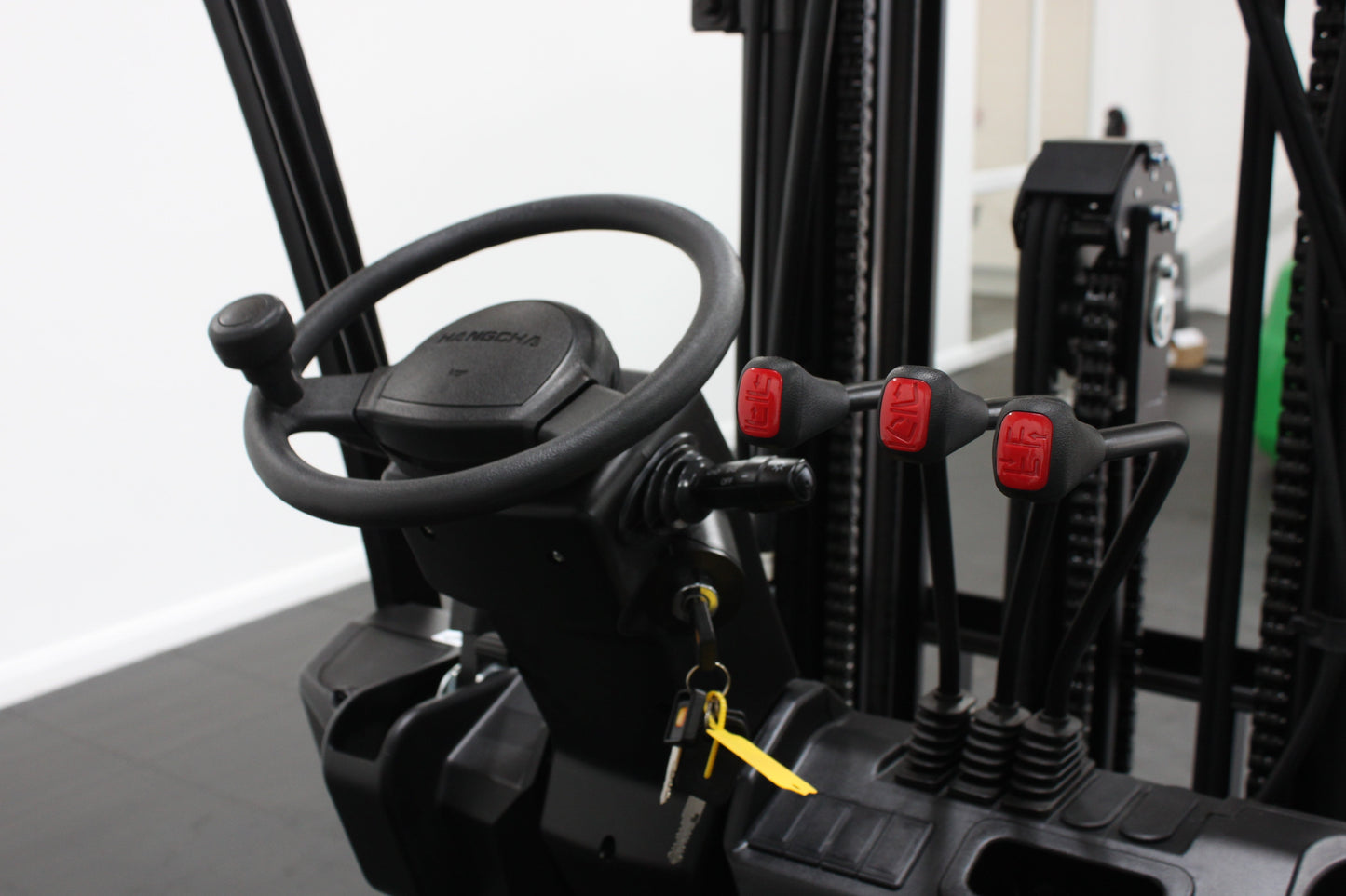 Hangcha XC320 2.0T | Half Cab Lithium Counterbalance | 3-Wheel Forklift