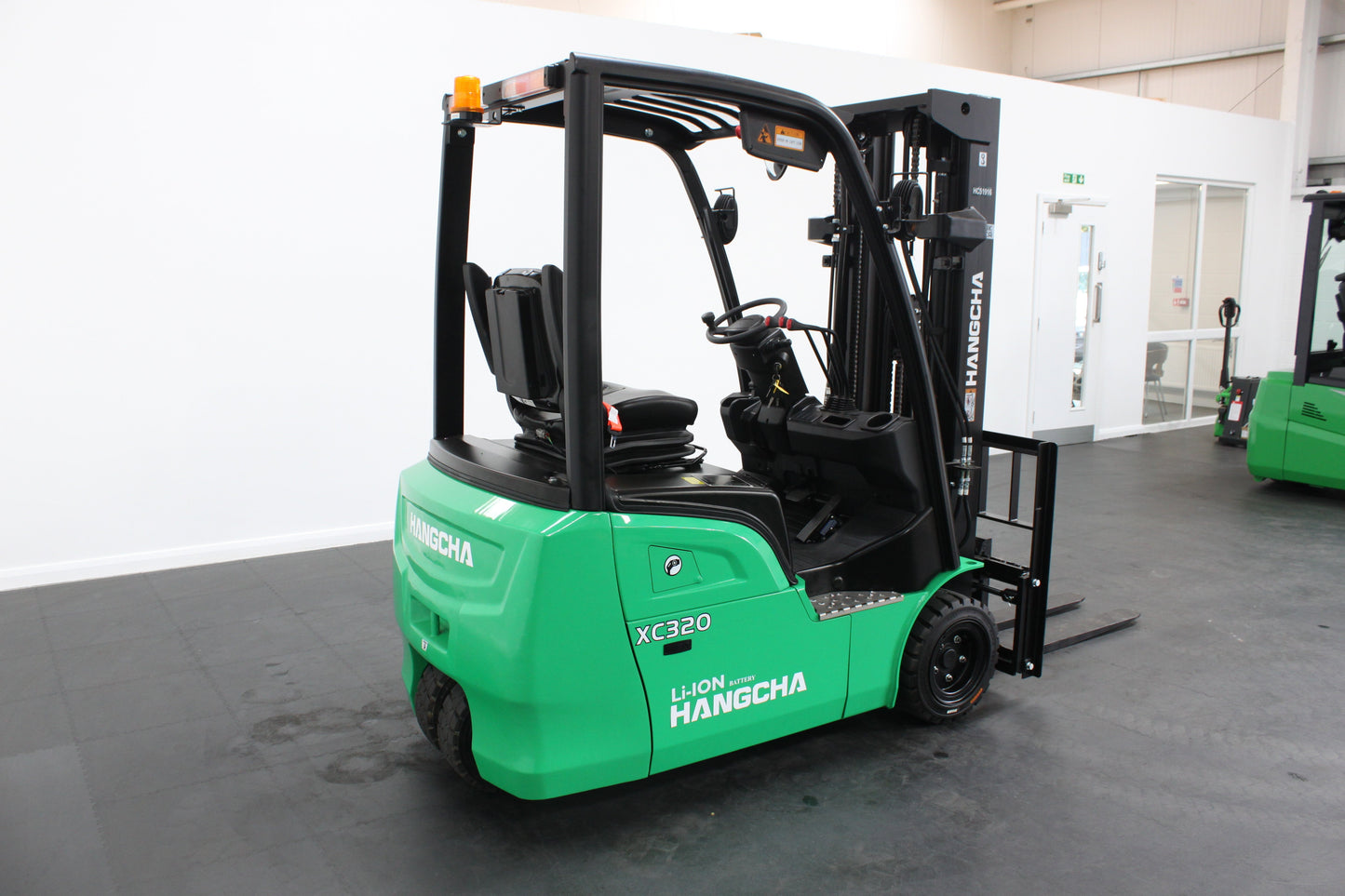 Hangcha XC320 2.0T | Half Cab Lithium Counterbalance | 3-Wheel Forklift