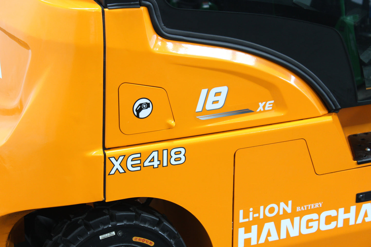 Hangcha XE418 1.8T| Full Cab Lithium Counterbalance | 4-Wheel Forklift