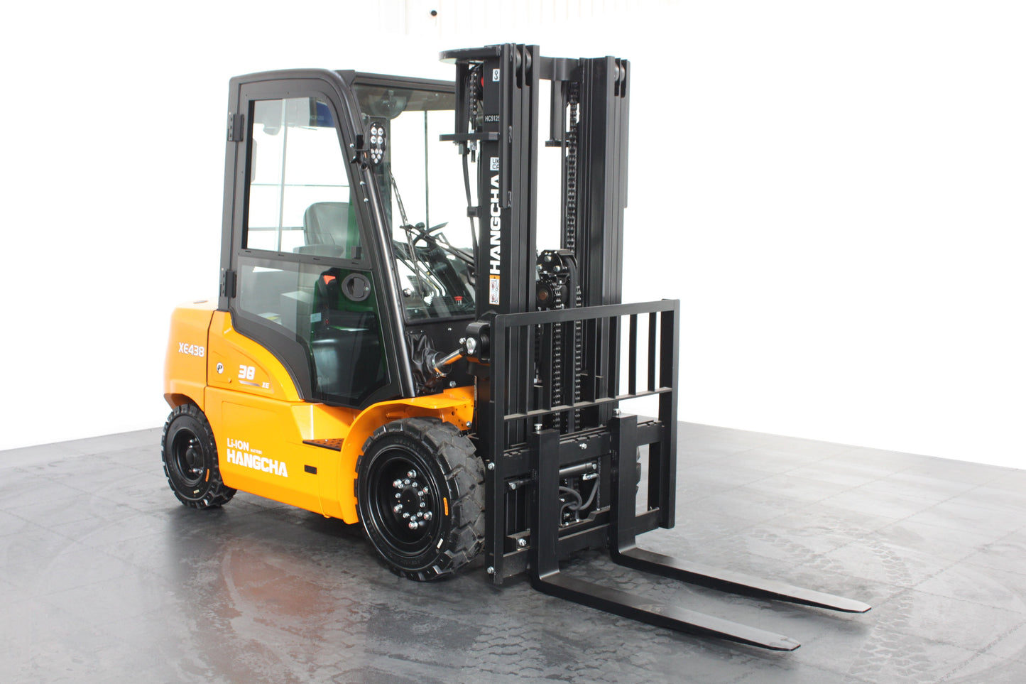 Hangcha XE435T 3.5T | Full Cab Lithium Counterbalance | 4-Wheel Forklift