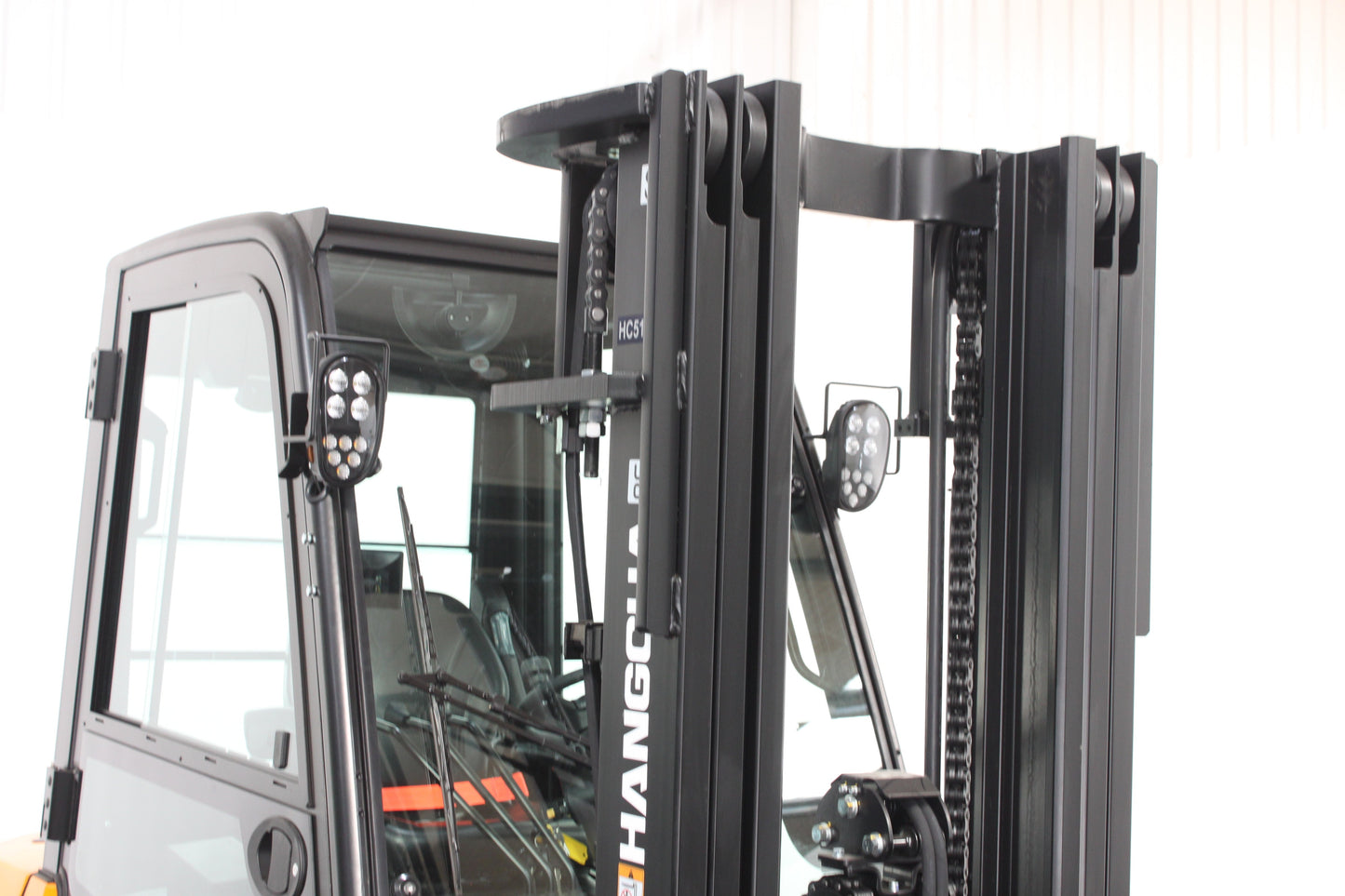 Hangcha XE438 3.8T | Full Cab Lithium Counterbalance | 4-Wheel Forklift