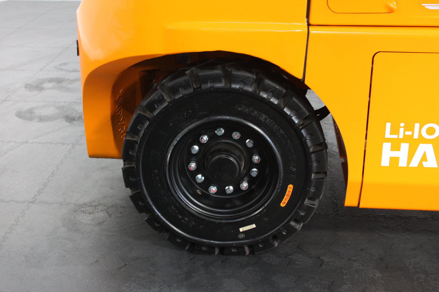 Hangcha XE438 3.8T Long Range | Full Cab Lithium Counterbalance | 4-Wheel Forklift
