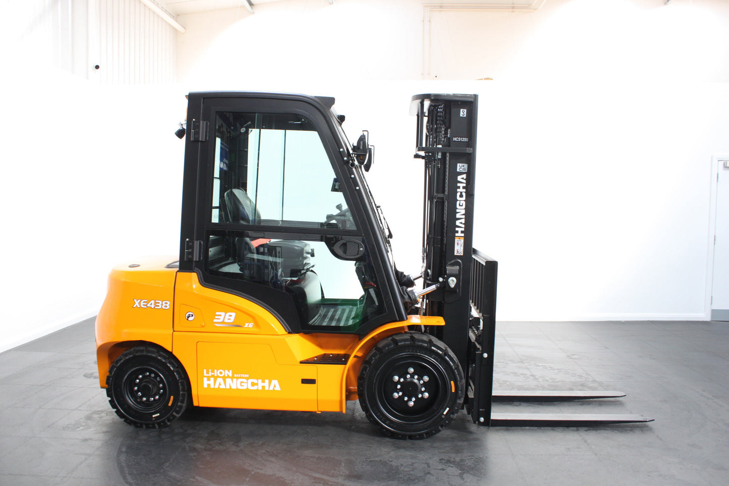 Hangcha XE435T 3.5T | Full Cab Lithium Counterbalance | 4-Wheel Forklift
