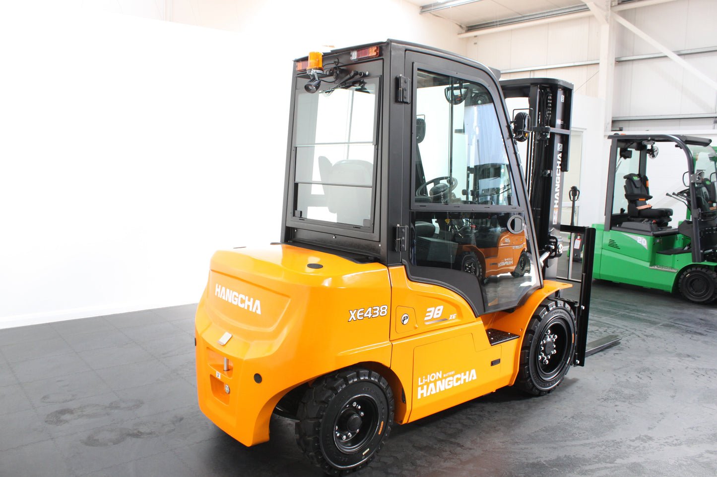 Hangcha XE438 3.8T Long Range | Full Cab Lithium Counterbalance | 4-Wheel Forklift