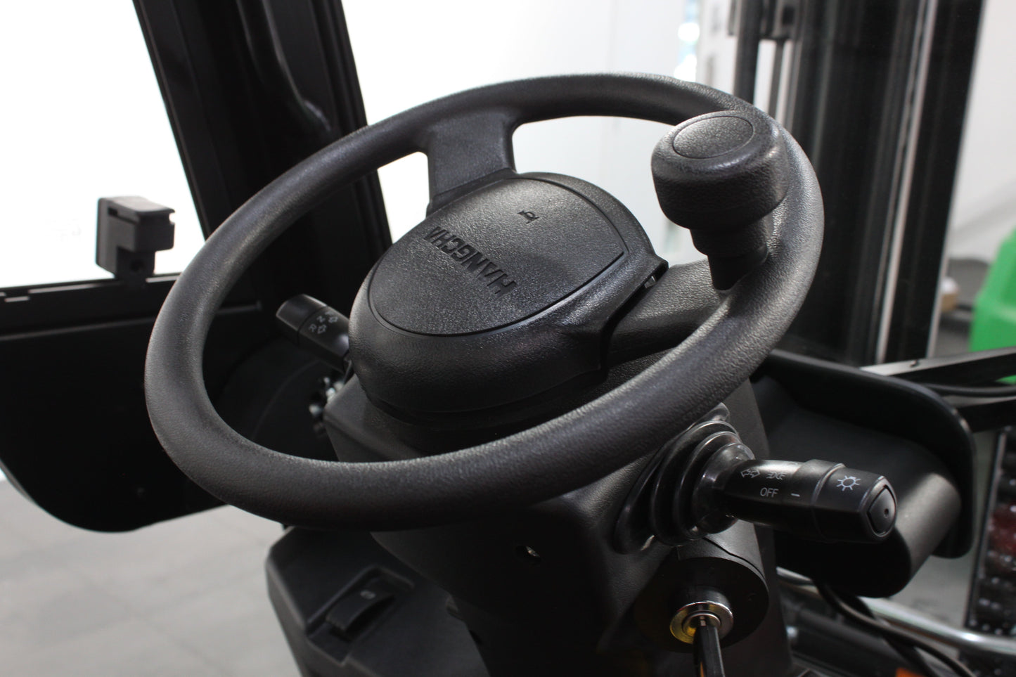 Hangcha XE435T 3.5T | Full Cab Lithium Counterbalance | 4-Wheel Forklift