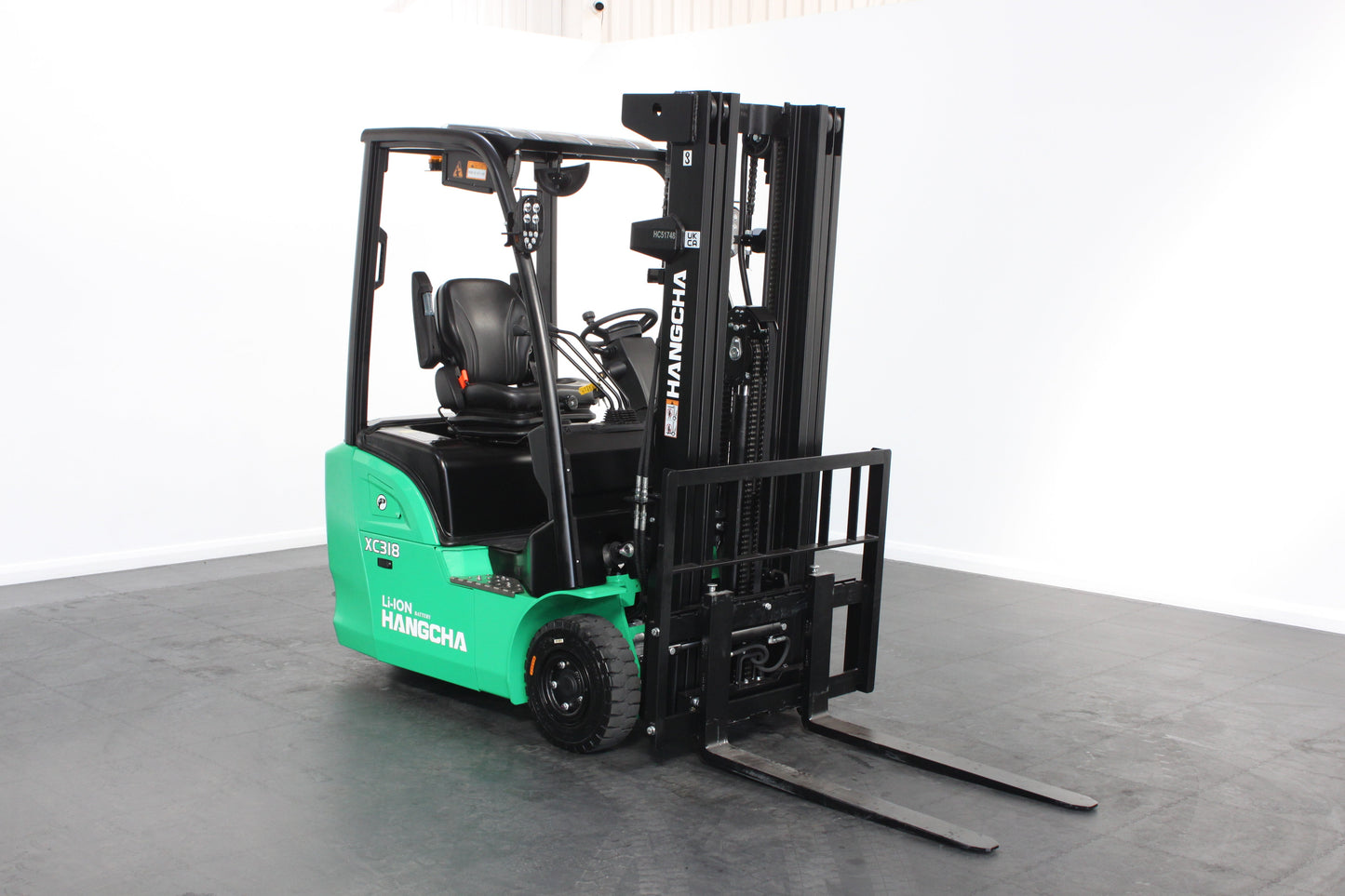 Hangcha XC318 1.8T | Half Cab Lithium Counterbalance | 3-Wheel Forklift