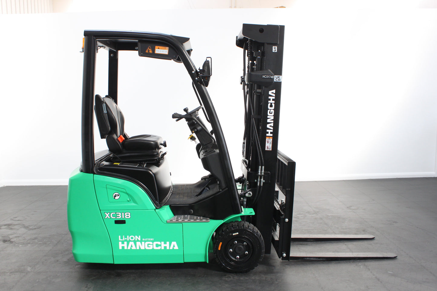 Hangcha XC318 1.8T | Half Cab Lithium Counterbalance | 3-Wheel Forklift