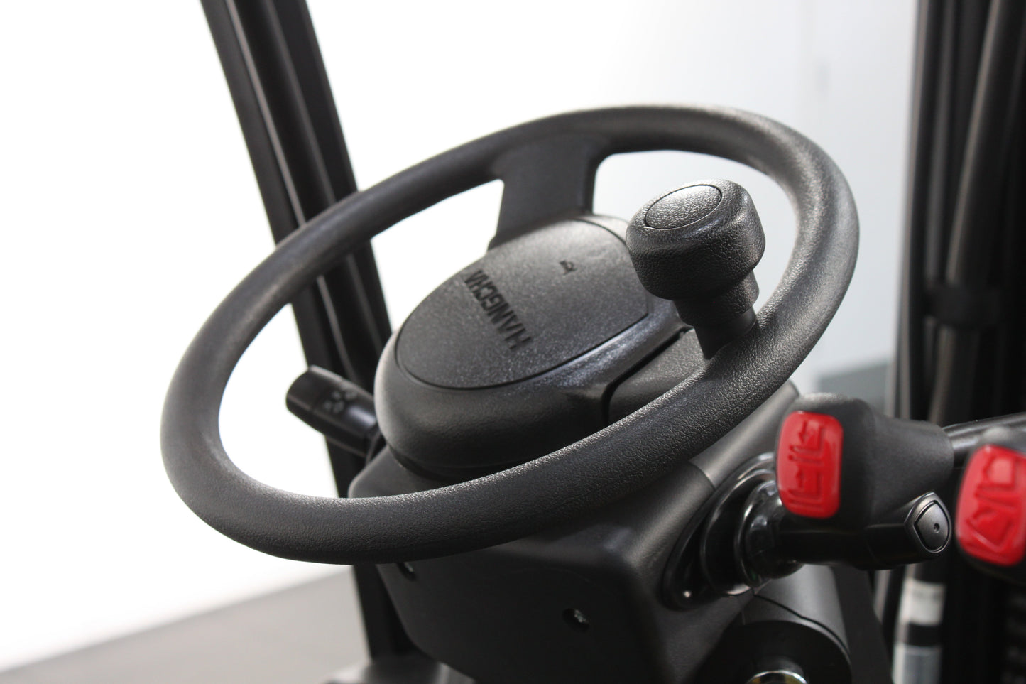 Hangcha XC318 1.8T | Half Cab Lithium Counterbalance | 3-Wheel Forklift