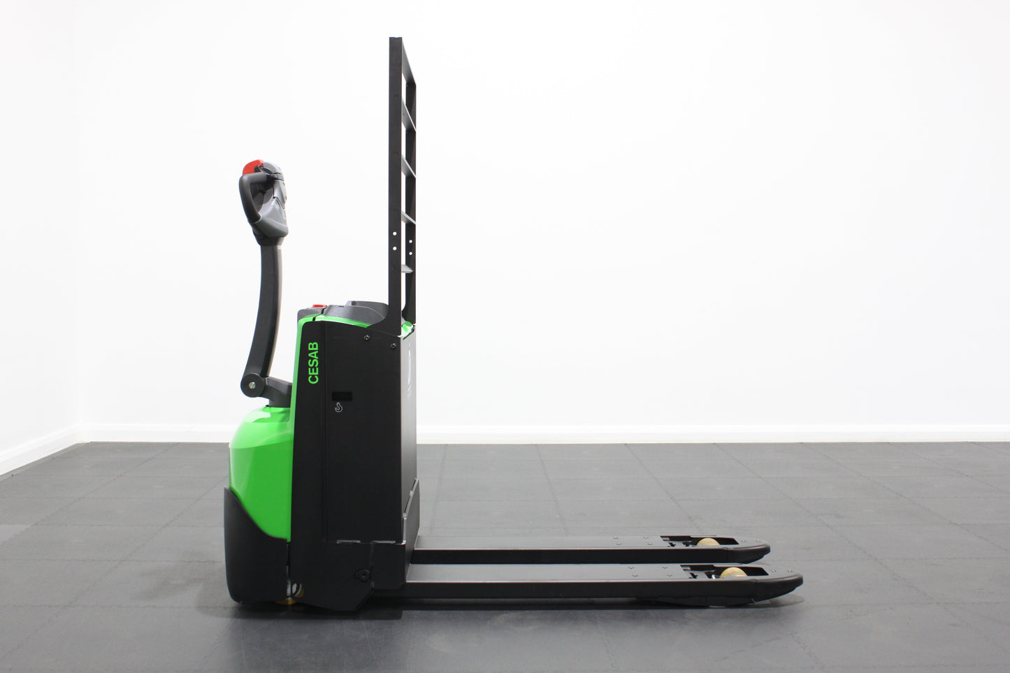 CESAB P220 – Pedestrian Powered Pallet Truck